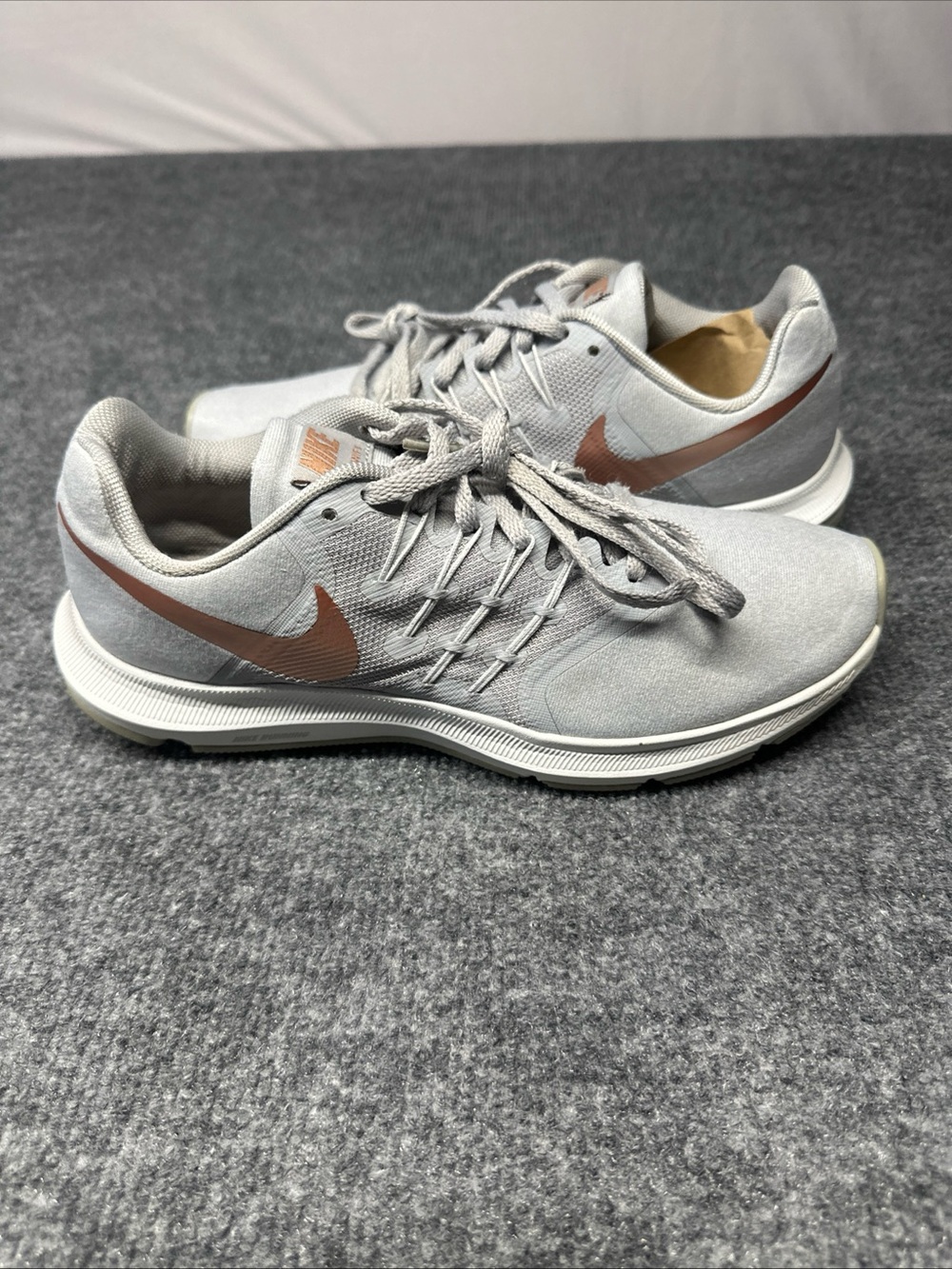 Nike Men’s Light Gray Athletic Sneakers with Copper Swoosh